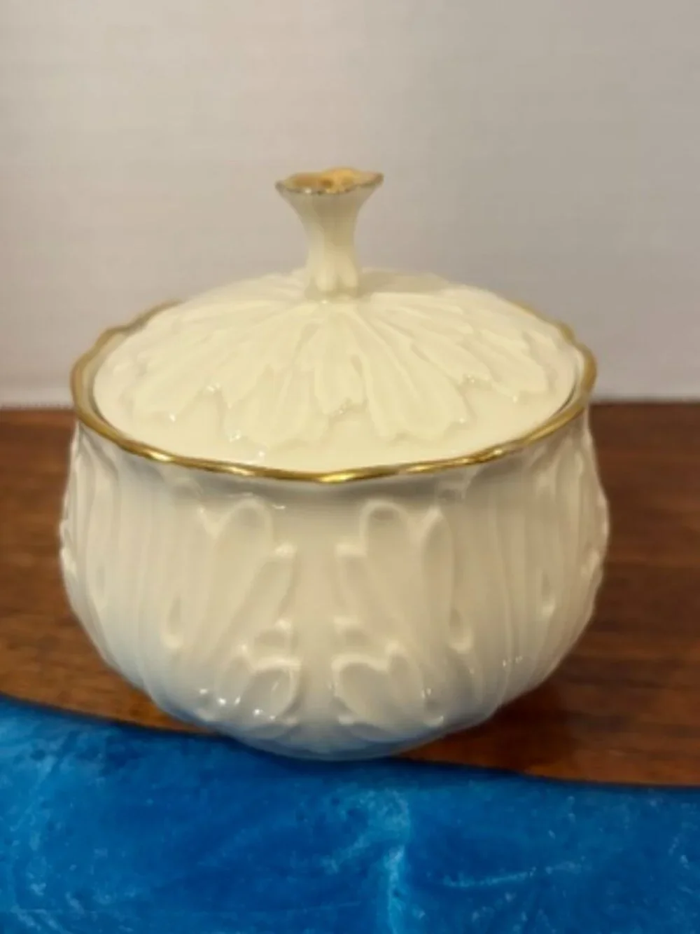 Lenox Cottage Acanthus Leaf Sugar Bowl & Creamer with 24k Gold Trim